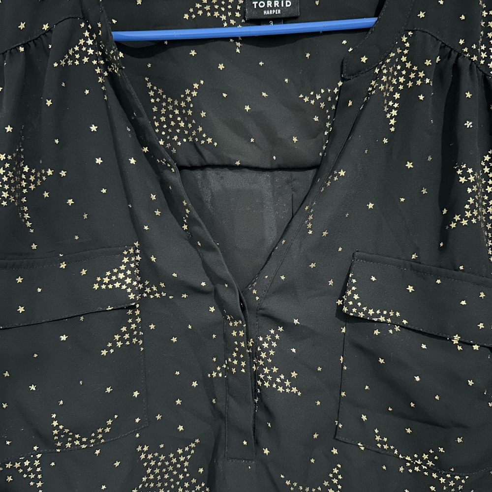 Torrid size 3 stars Harper top - Picture 2 of 4